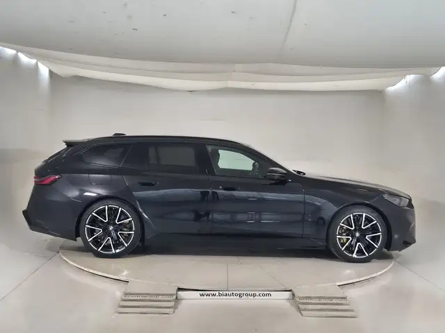 BMW M5 view 6