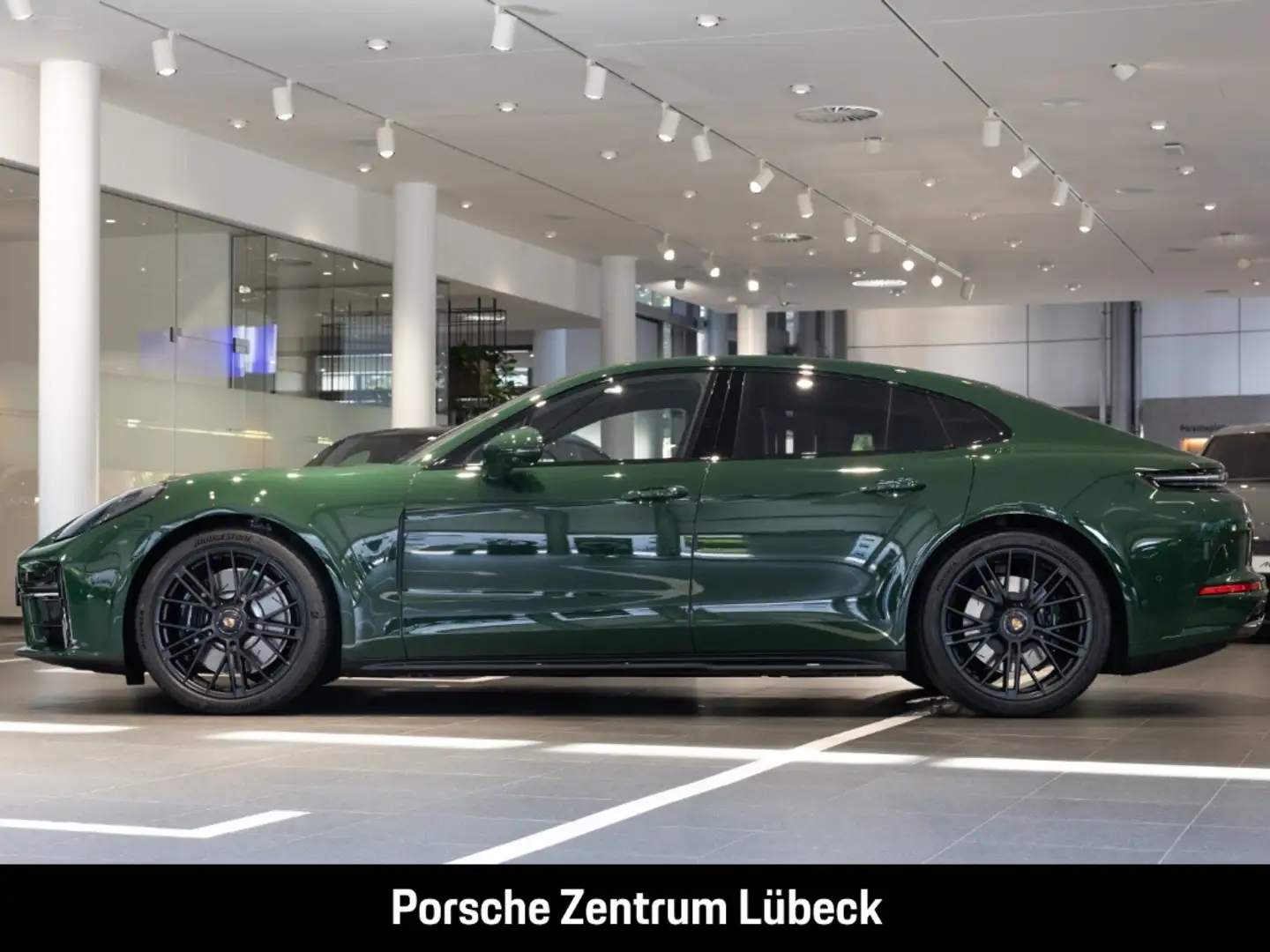 Porsche Panamera GTS Vert - 2