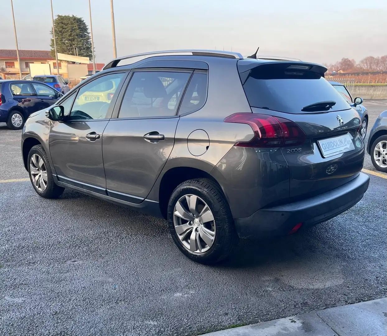 Peugeot 2008 1.2 e-VTi Style 82CV SENS TOUCH NEOPATENTATI Grigio - 2