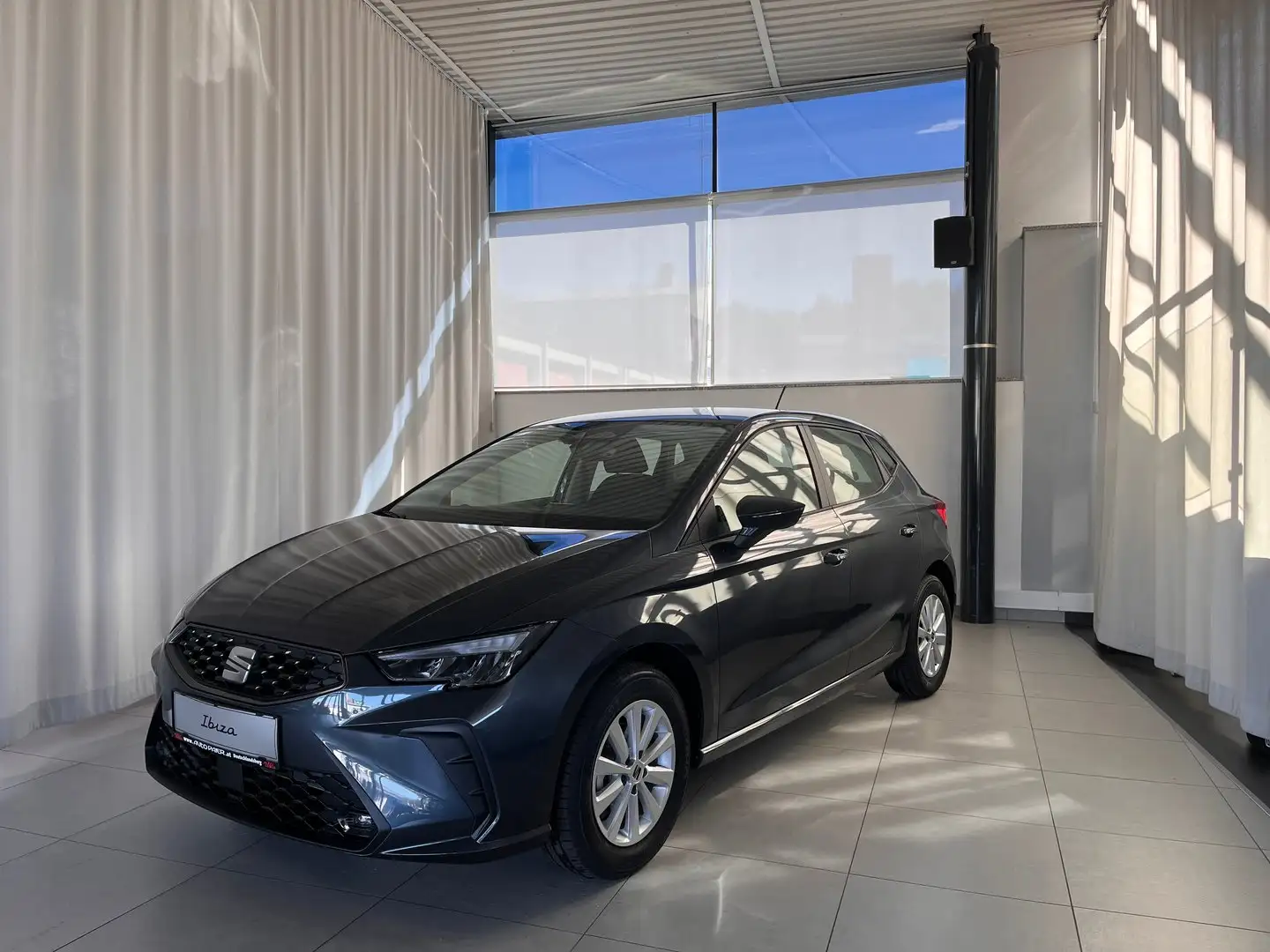 SEAT Ibiza Reference Edition 1.0 80PS Grau - 1