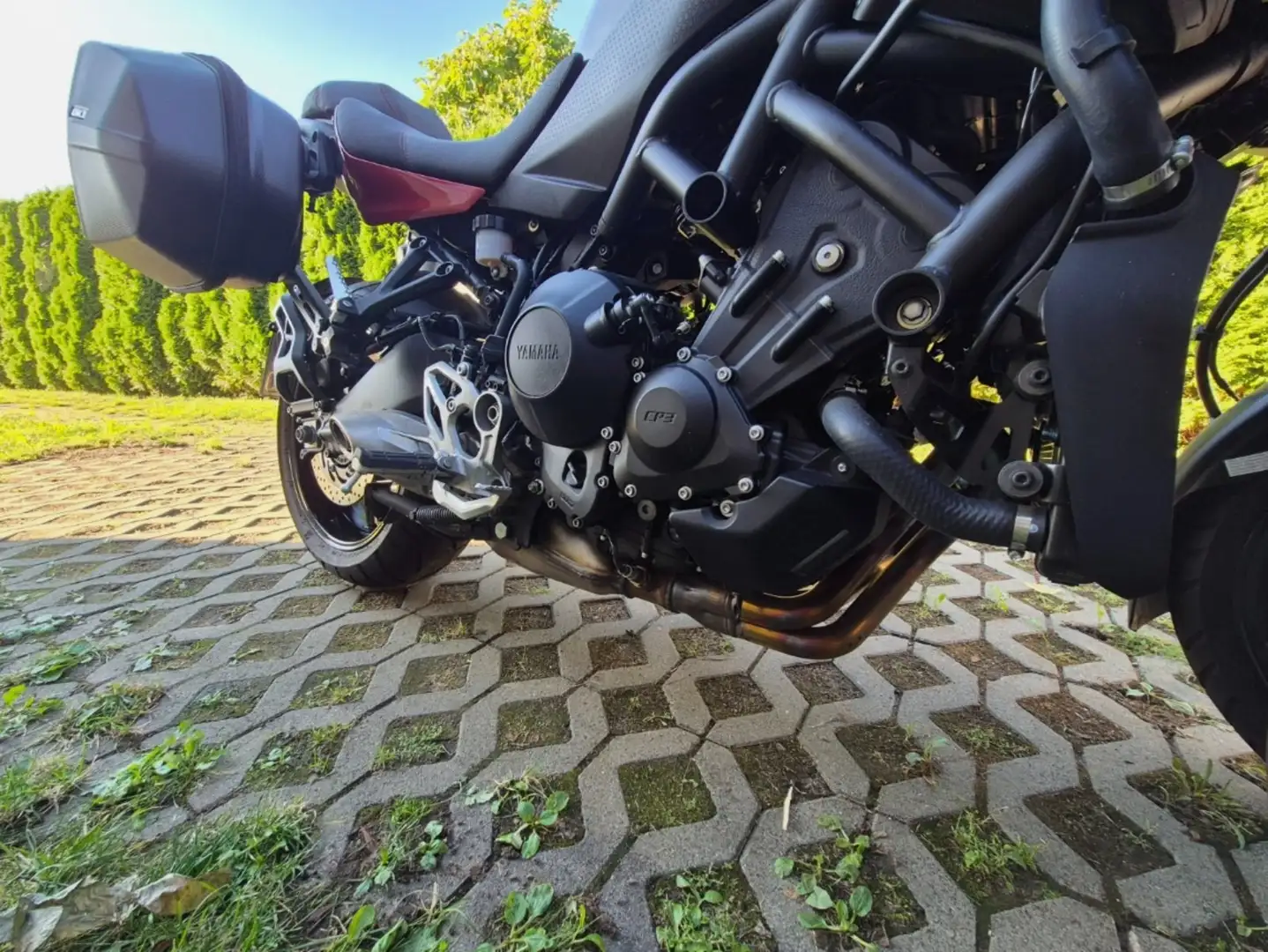 Yamaha Niken Fekete - 2