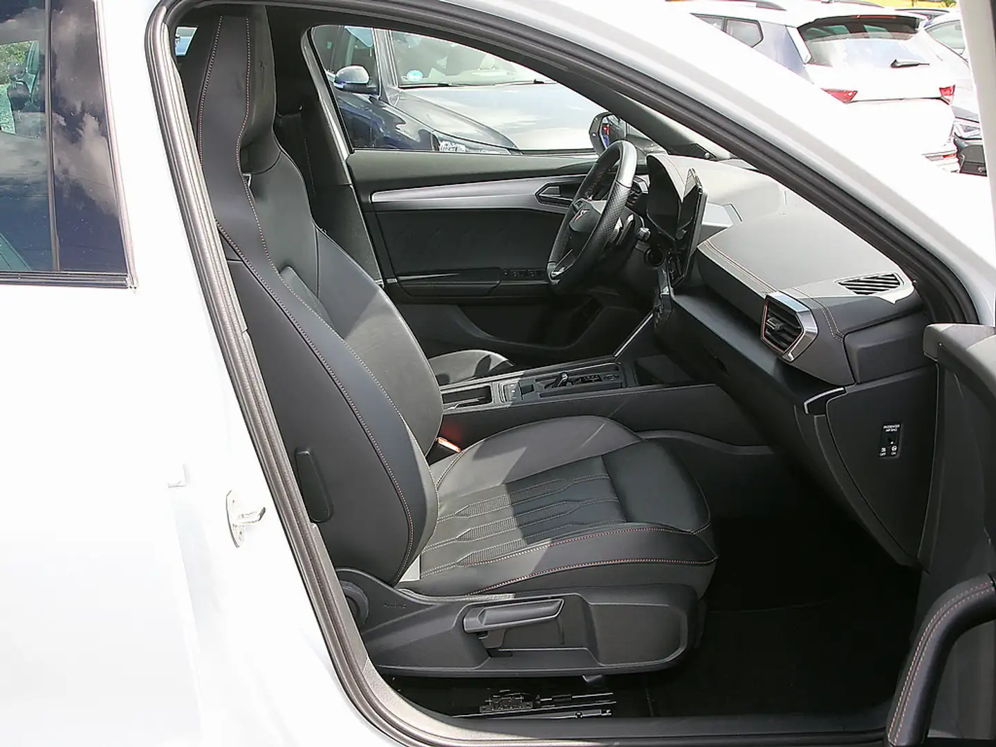 CUPRA Formentor 2.0 TSI VZ 4Drive NAVI PANO AHK LED Weiß - 2