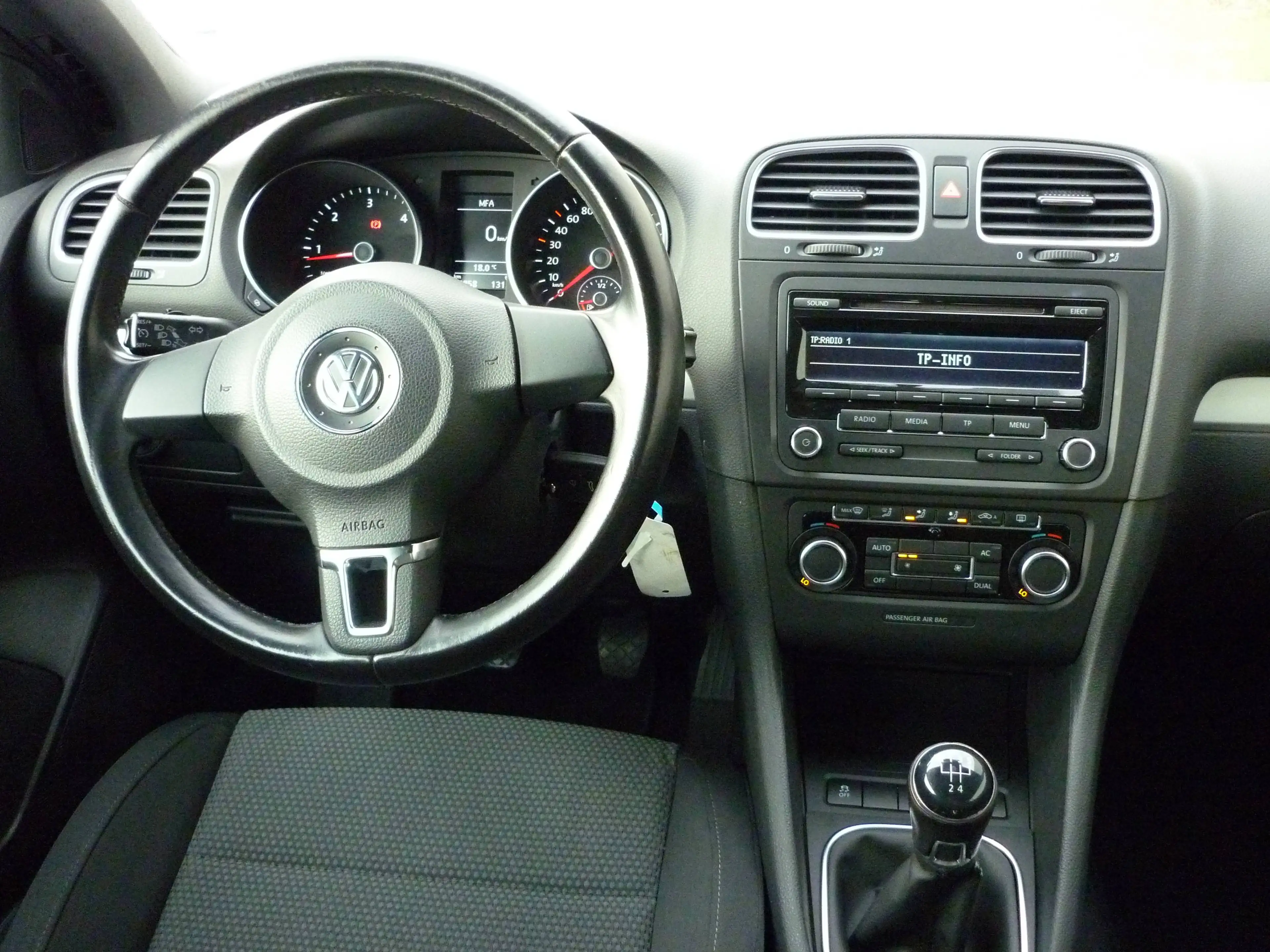 Volkswagen Golf Cabriolet 1.6 CR TDi, Airco — photo 3