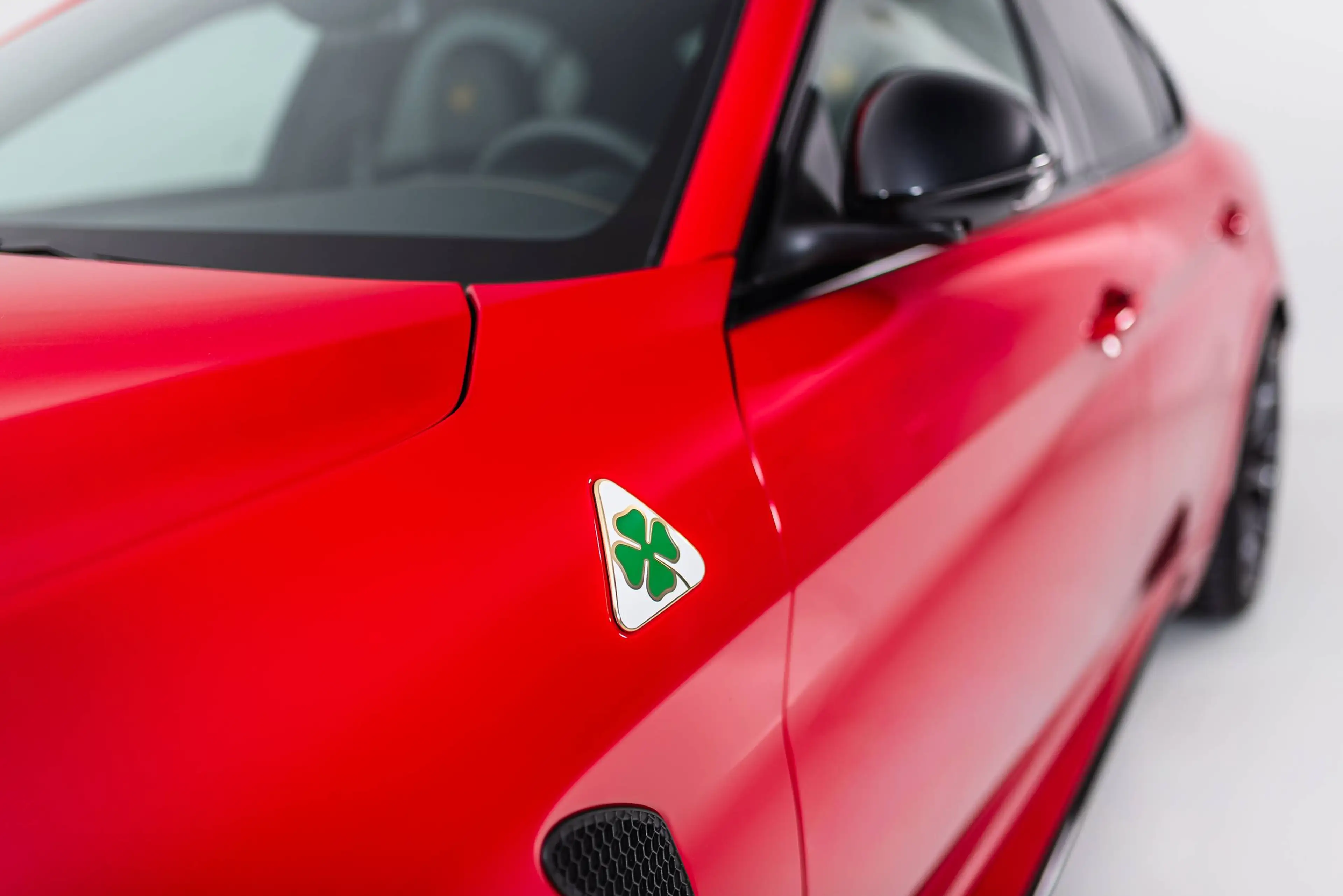 Alfa Romeo Giulia Giulia 2.9 V6 Bi-Turbo AT8 Quadrifoglio Oro — photo 8