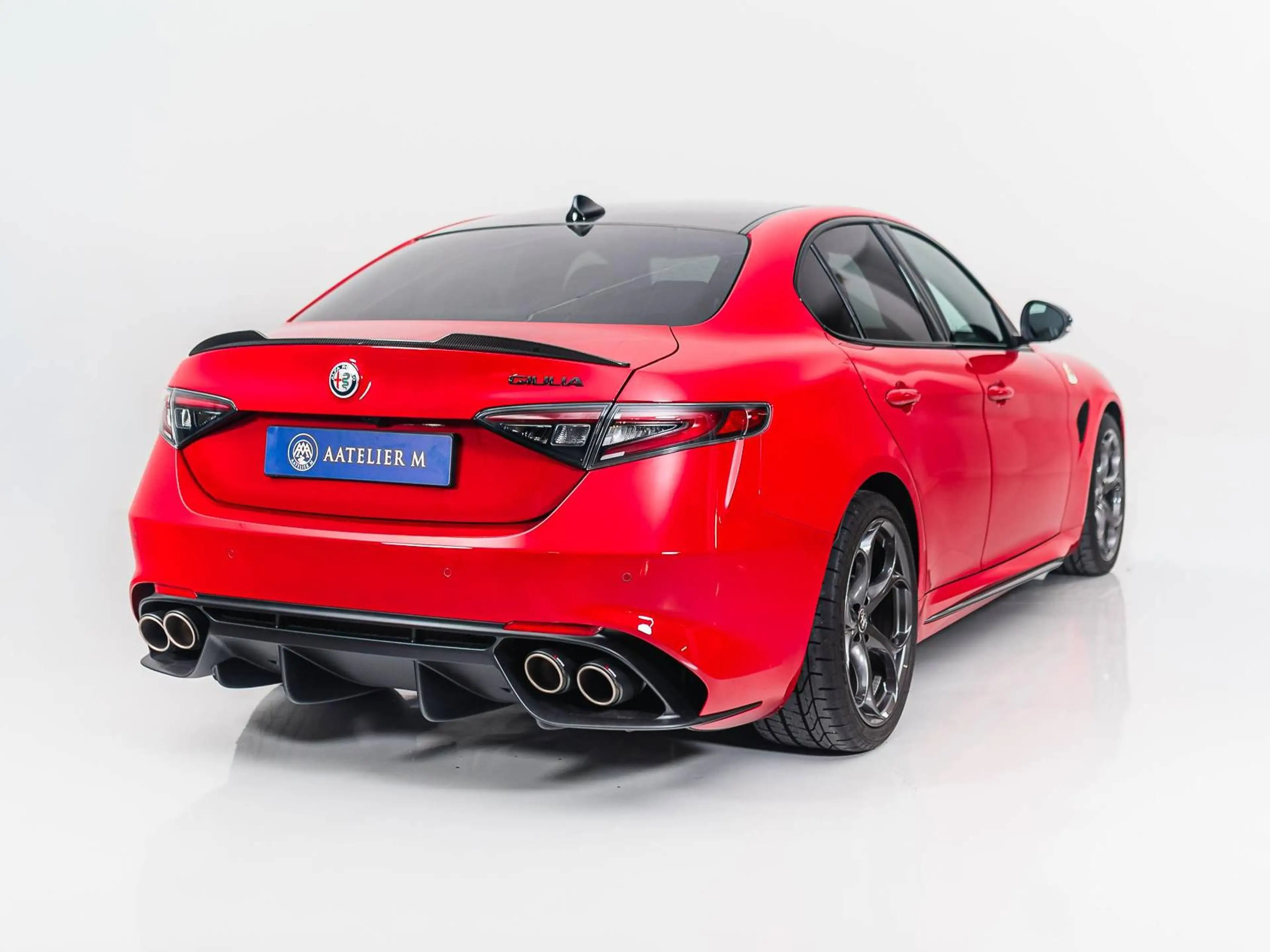 Alfa Romeo Giulia Giulia 2.9 V6 Bi-Turbo AT8 Quadrifoglio Oro — photo 2