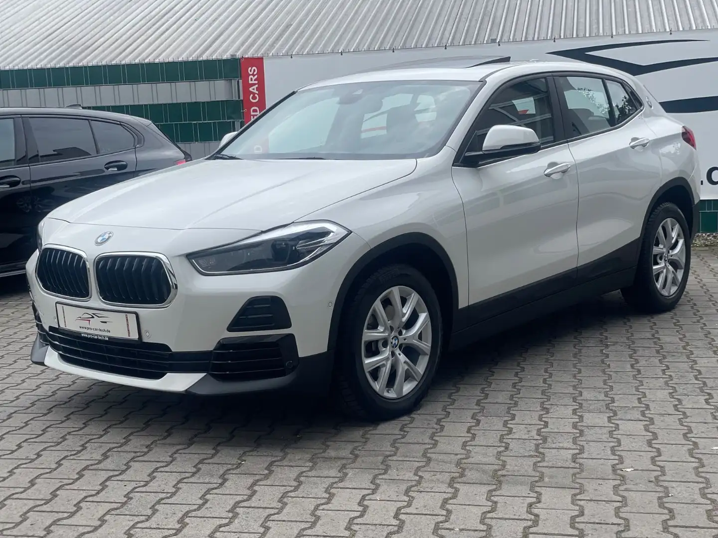 BMW X2 sDrive1.8|Navi|Panorama|HiFi|Kamera| Blanc - 1