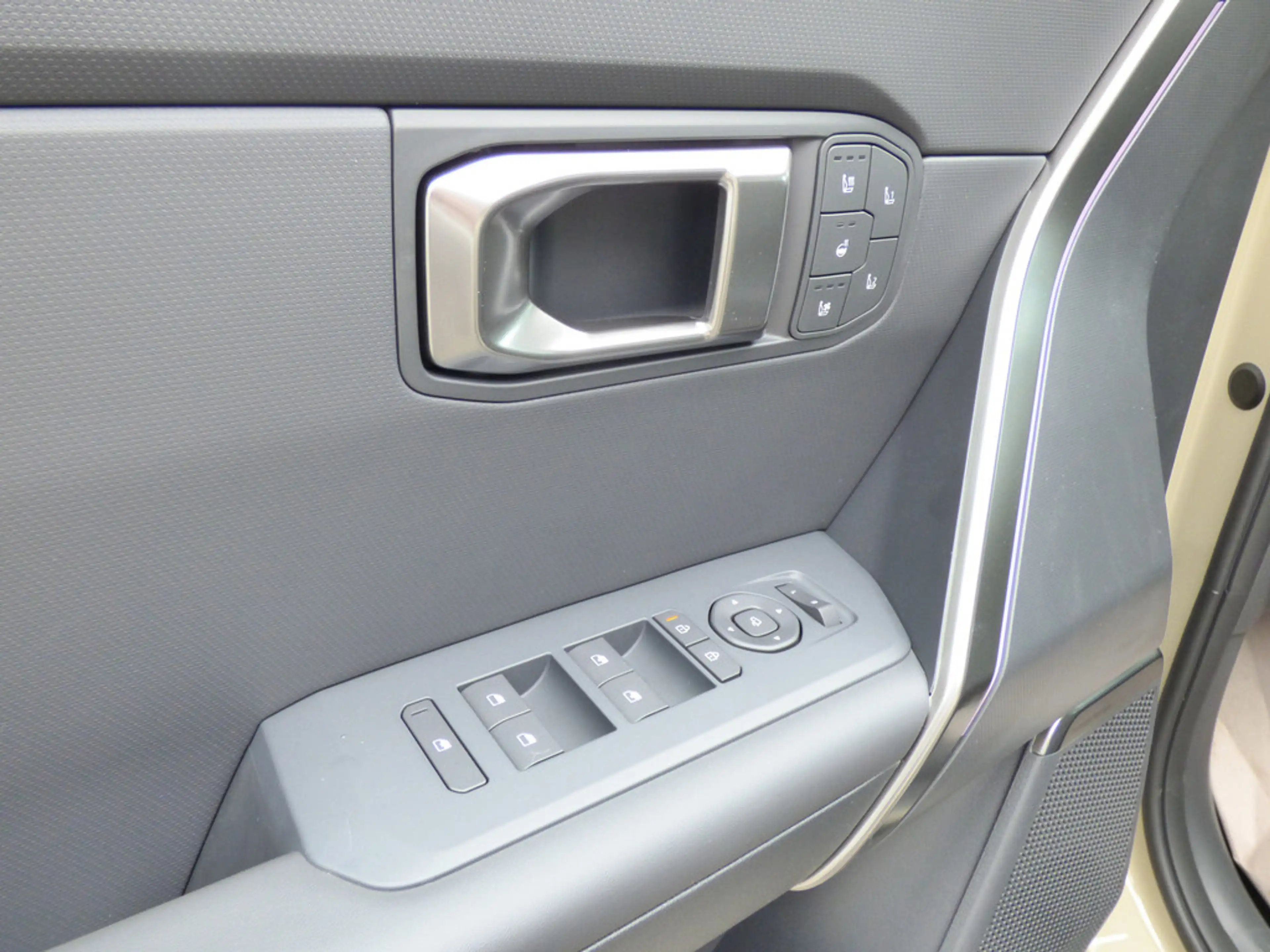 Kia Seltos 1.6T 180 DCT X-LINE STD — photo 5