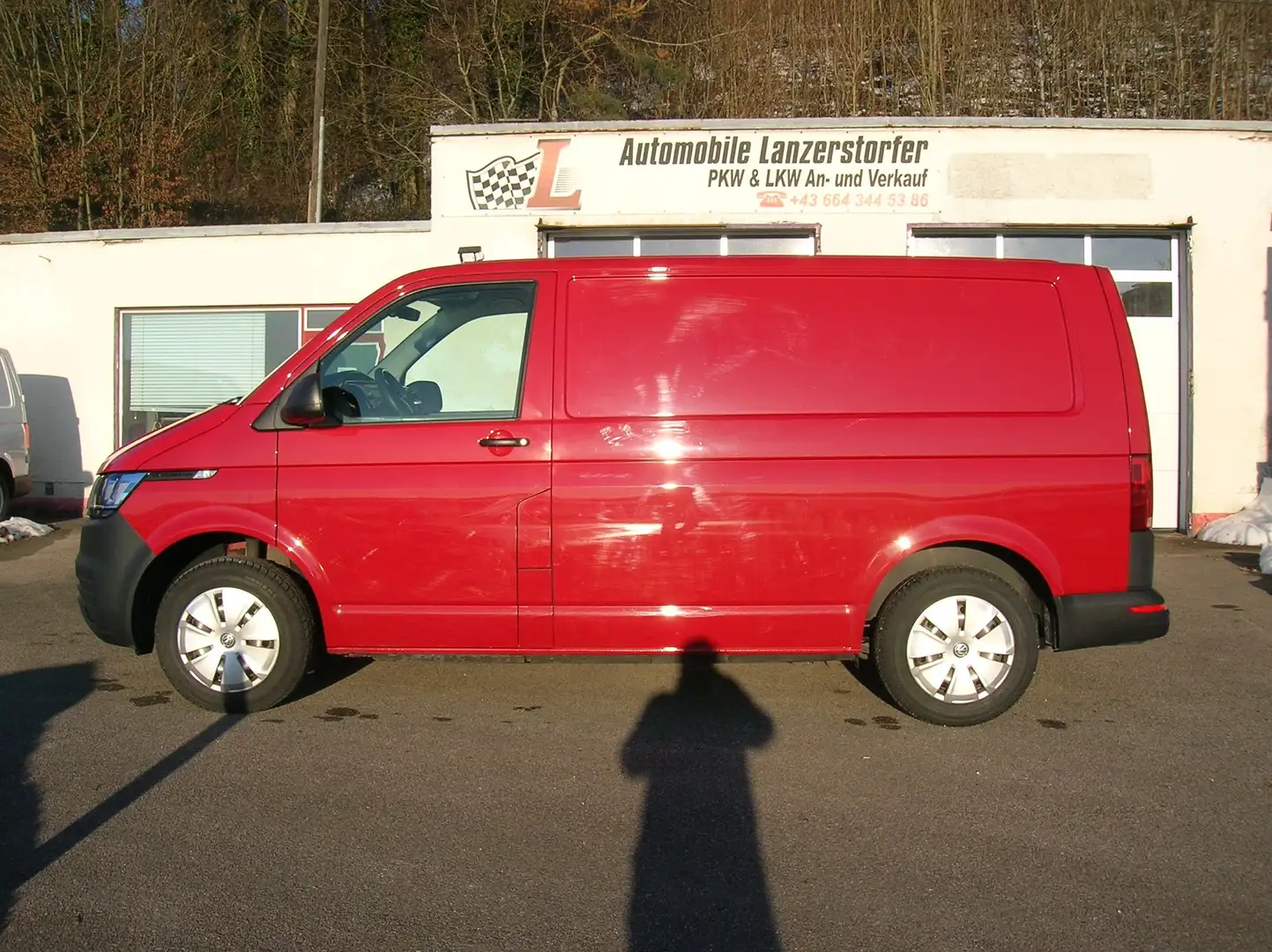 Volkswagen T6.1 Transporter Sitzheizung, Parksensoren,Klima,Tempomat,Armlehnen Rot - 1