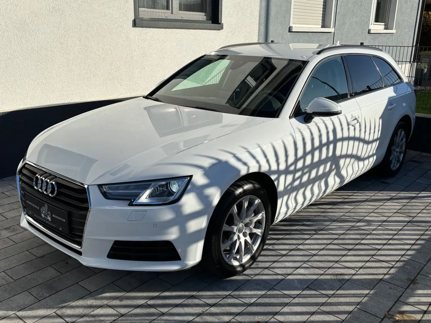 Audi A4 Avant KAMERA/BiXENON/MFL/AHK/SHZ Weiß - 1