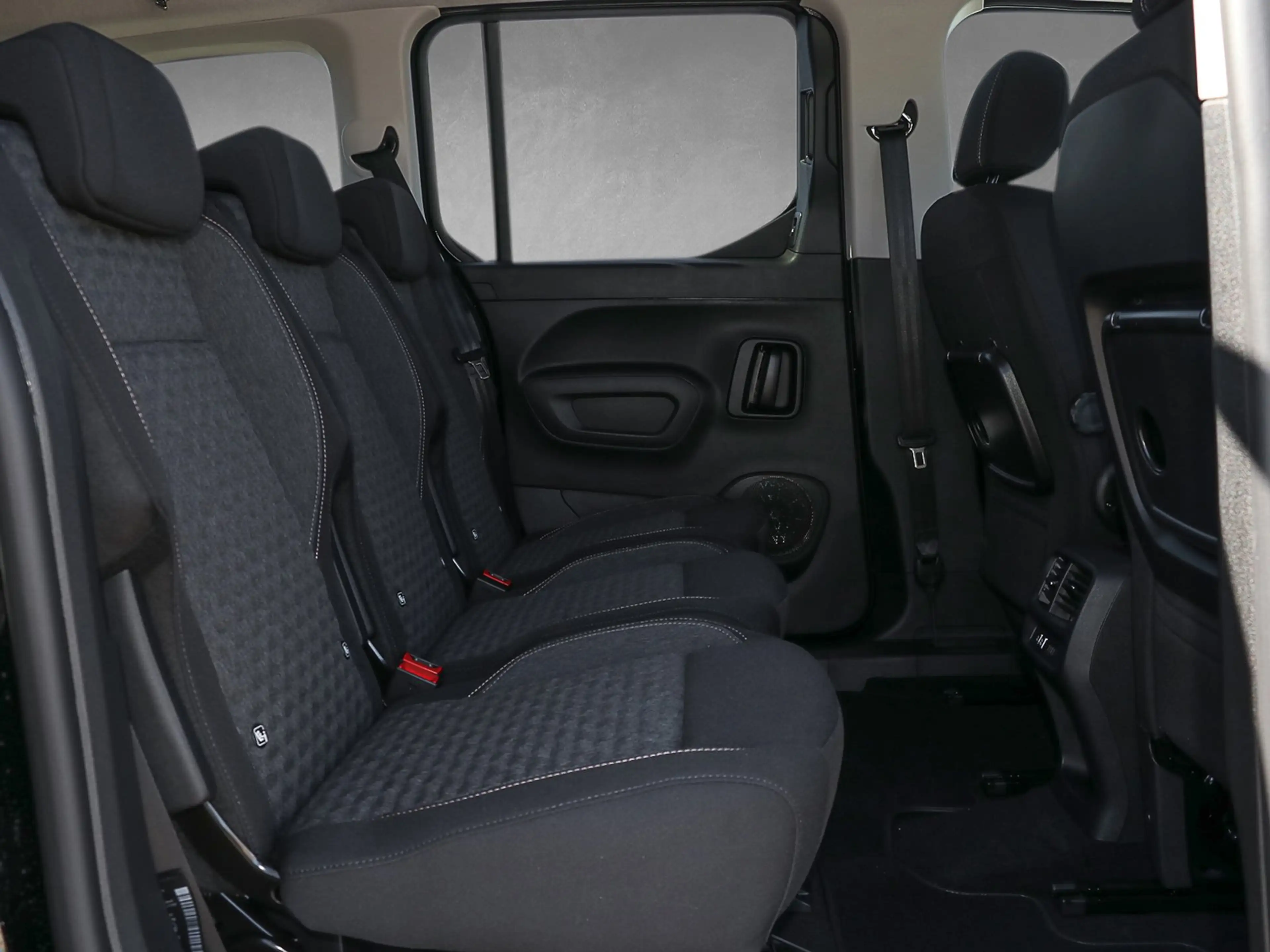 Peugeot Rifter L2 GT Diesel Kam./KeyLess/LED/Navi/PDC/LM — photo 7