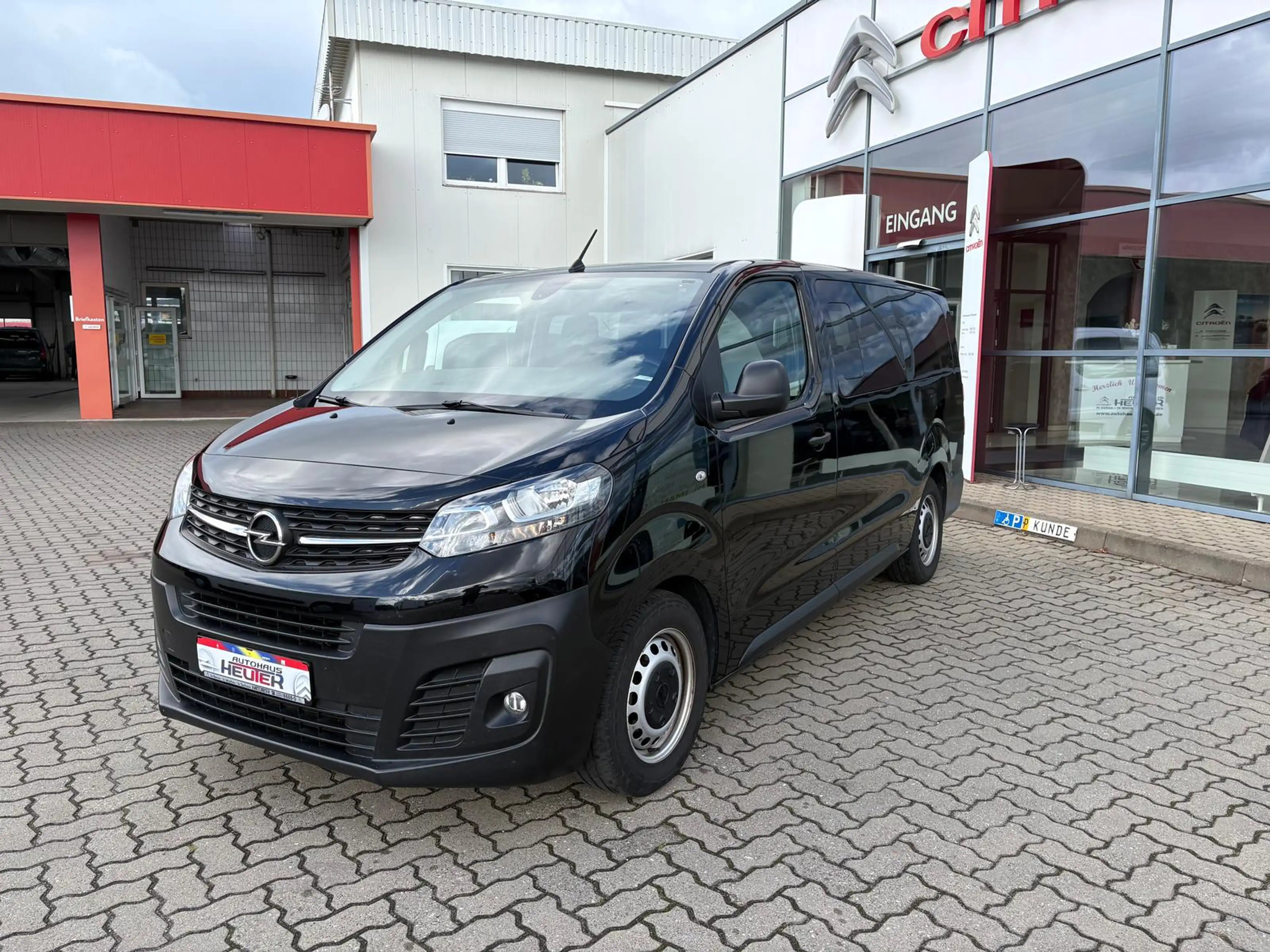 Opel Vivaro Kombi L3 2.0 Diesel — photo 2