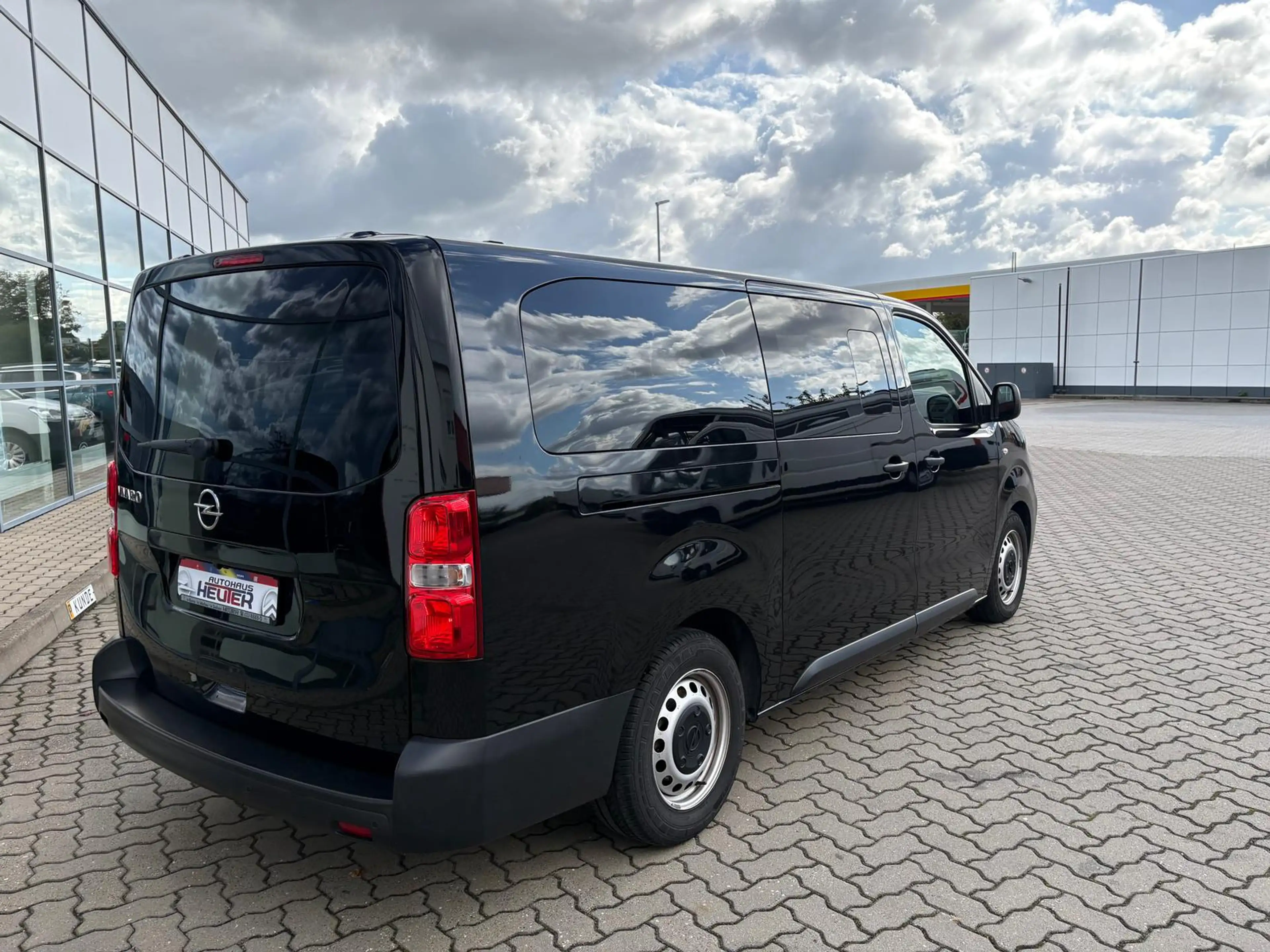 Opel Vivaro Kombi L3 2.0 Diesel — photo 3