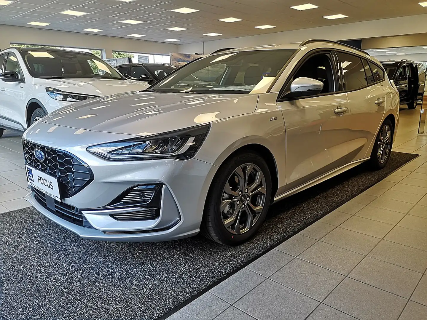 Ford Focus Turnier 1,5 EcoBlue ST-Line X Aut. Argento - 1