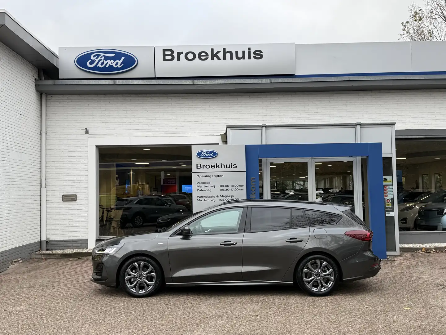 Ford Focus Wagon 1.0 EcoBoost Hybrid 155pk ST Line Automaat 1 Gris - 2