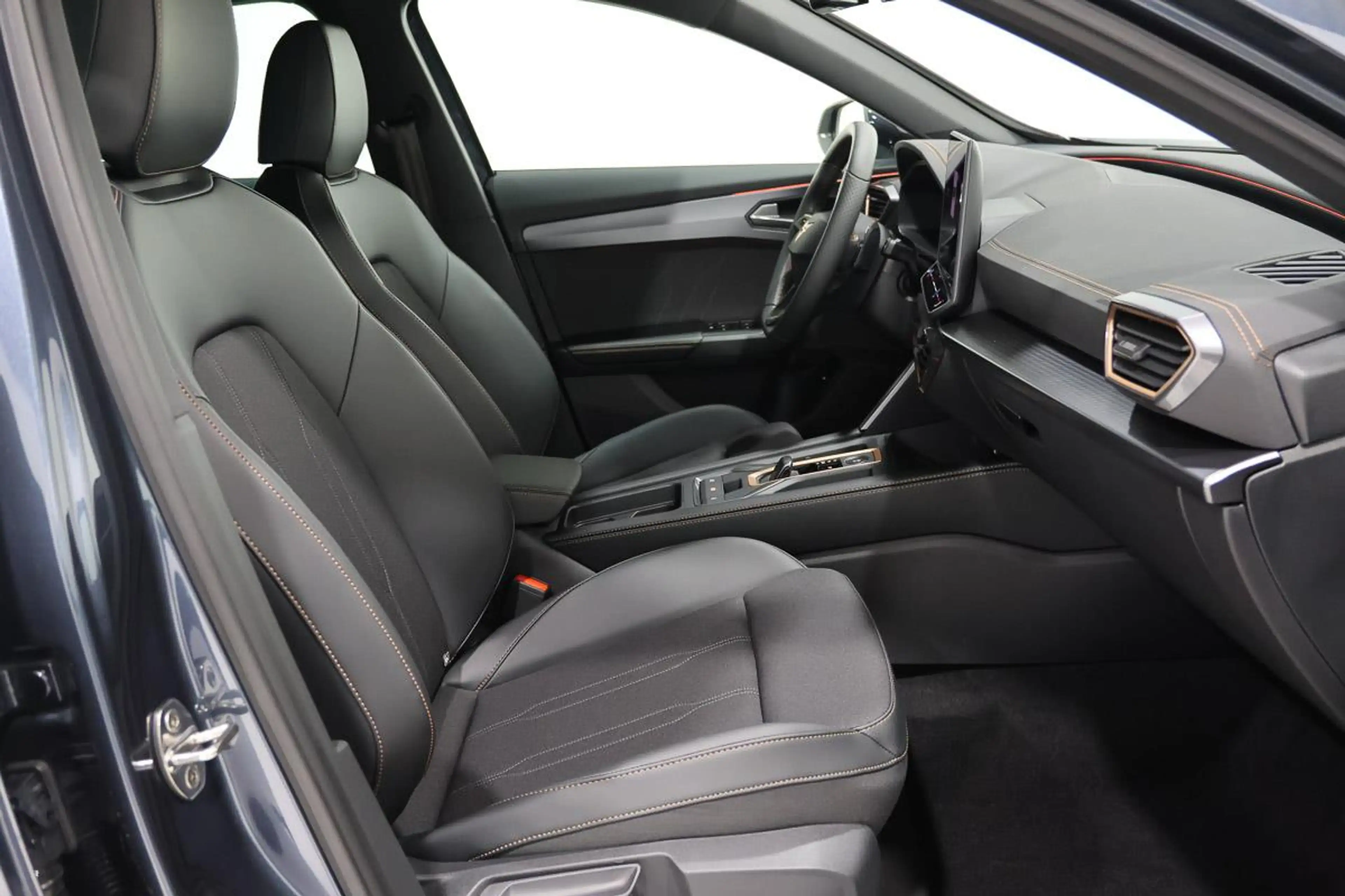 CUPRA Formentor 1.5 eTSI 150 DSG LED SEMI CUIR ACC CARPLAY JA18 — photo 9