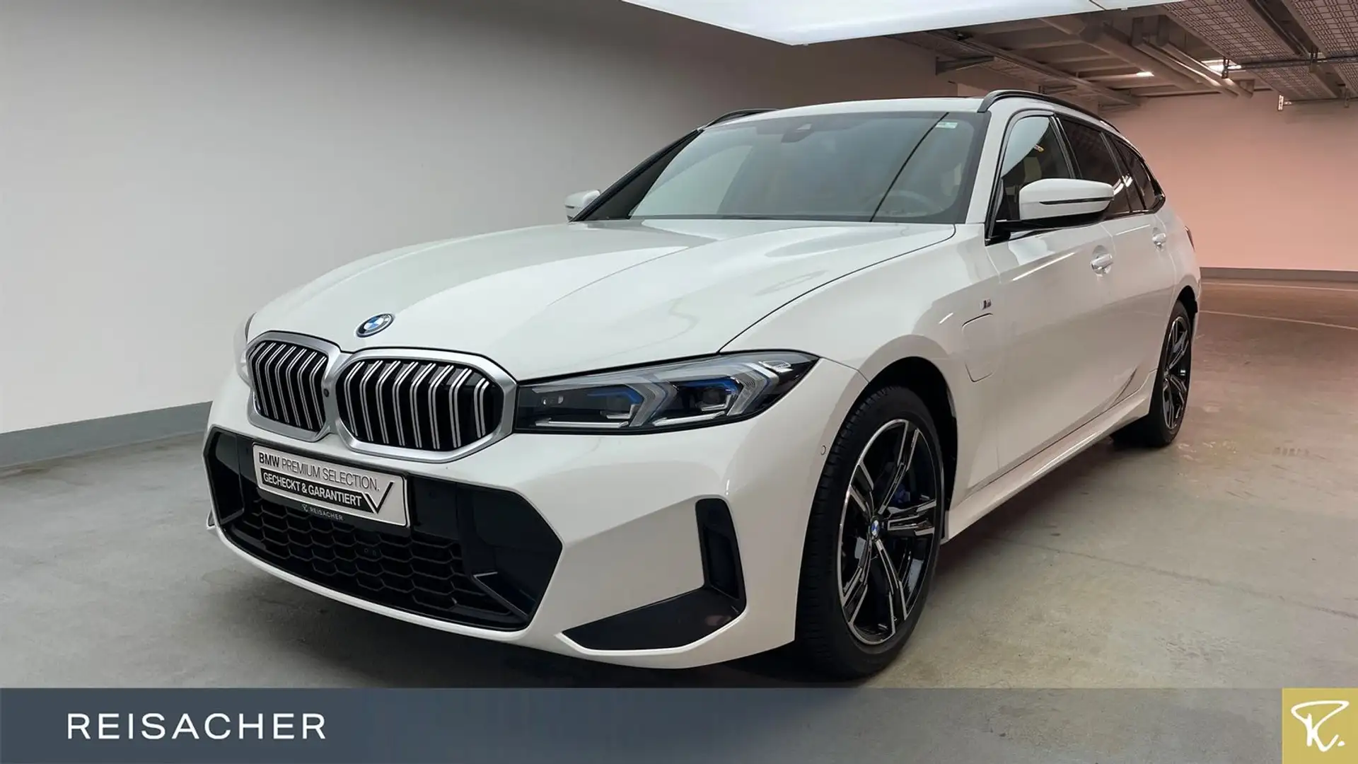 BMW 330 e Touring M-Sport Navi HUD Pano AHK 360° Weiß - 1