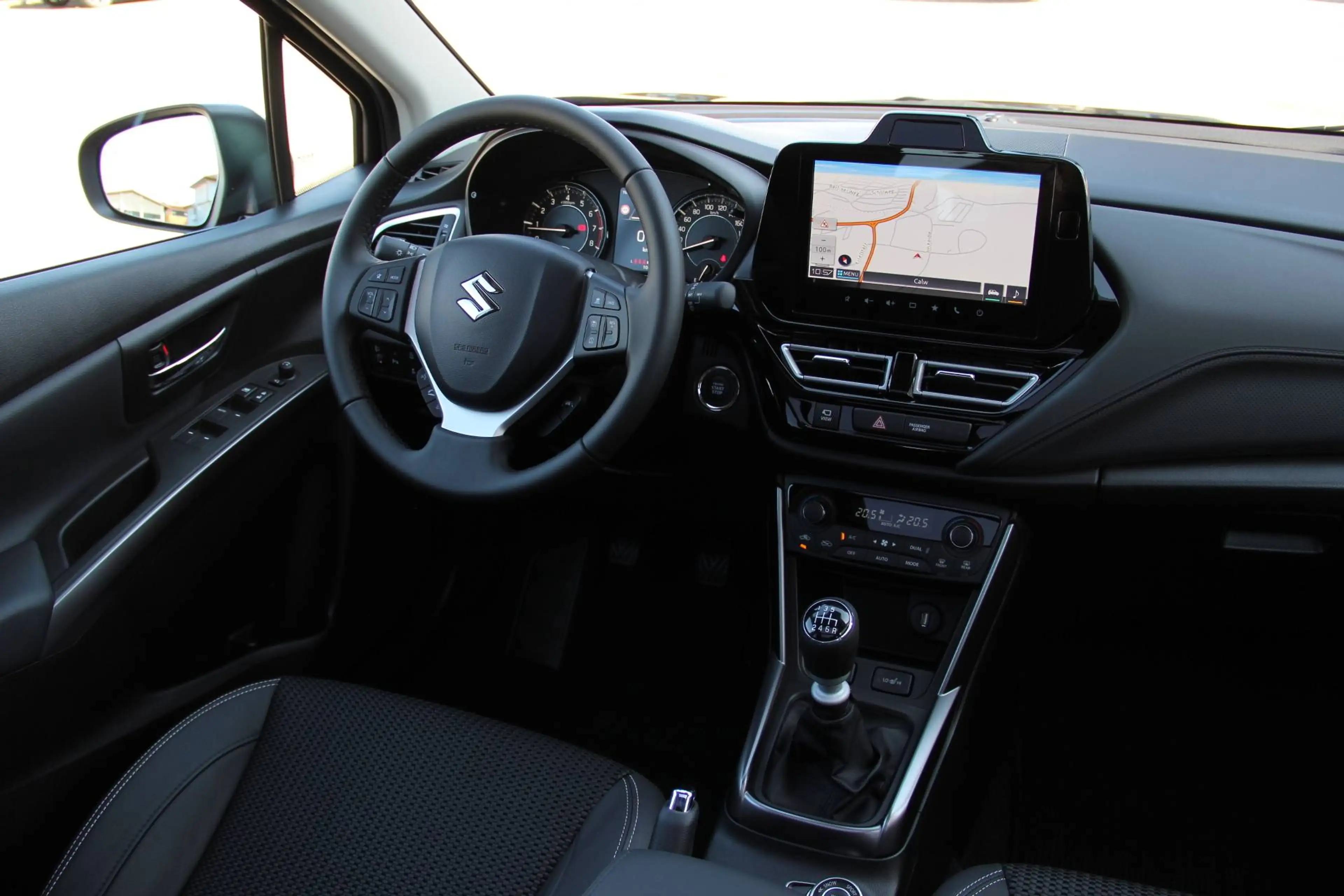 Suzuki S-Cross 1.4 Hybr. Allrad Comfort+ Schiebedach Kamera Sitzheizung Navigation Einparkhilfe v+h KEIN RE-IMPORT — photo 9