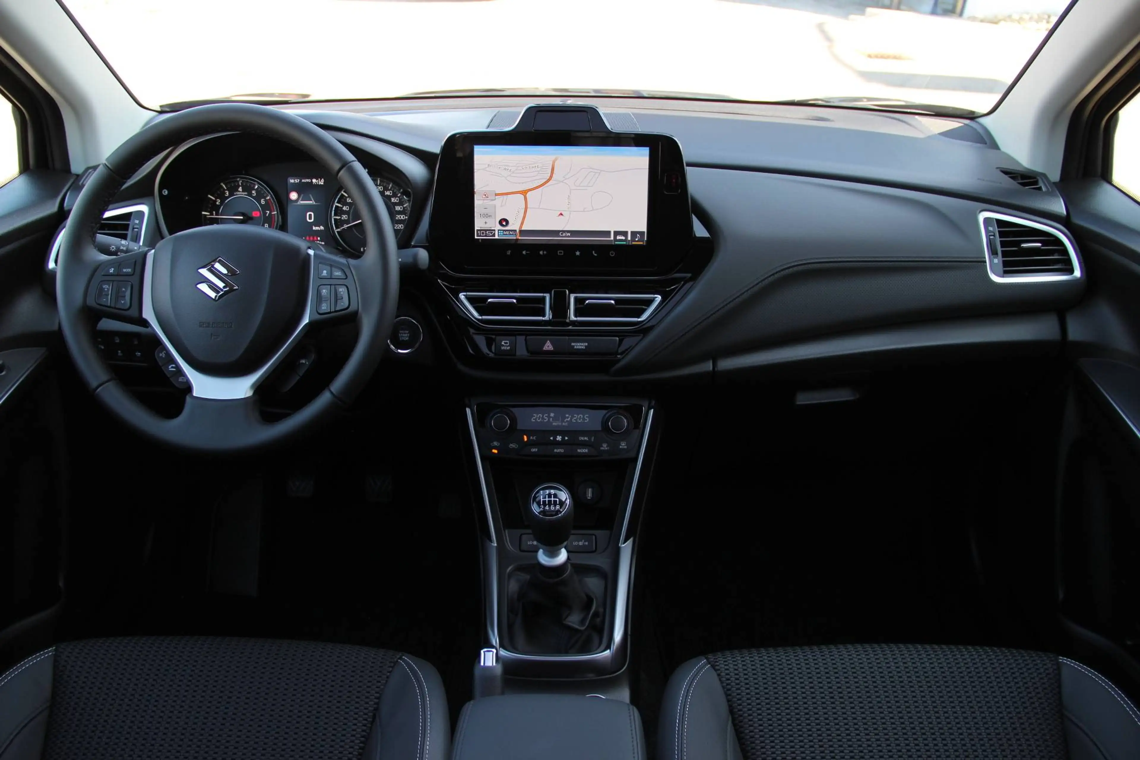 Suzuki S-Cross 1.4 Hybr. Allrad Comfort+ Schiebedach Kamera Sitzheizung Navigation Einparkhilfe v+h KEIN RE-IMPORT — photo 8