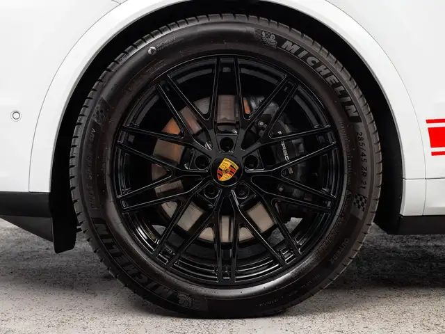 Porsche Cayenne view 9