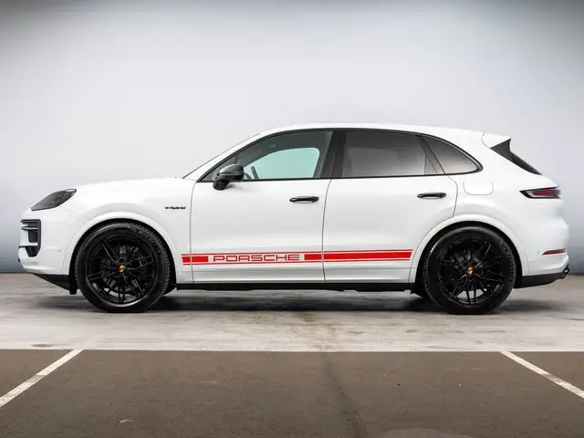 Porsche Cayenne view 2