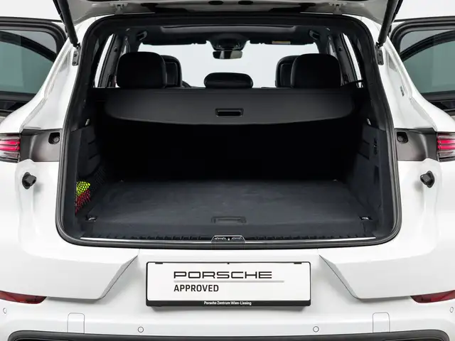 Porsche Cayenne view 15