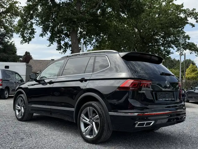 Volkswagen Tiguan Allspace view 2
