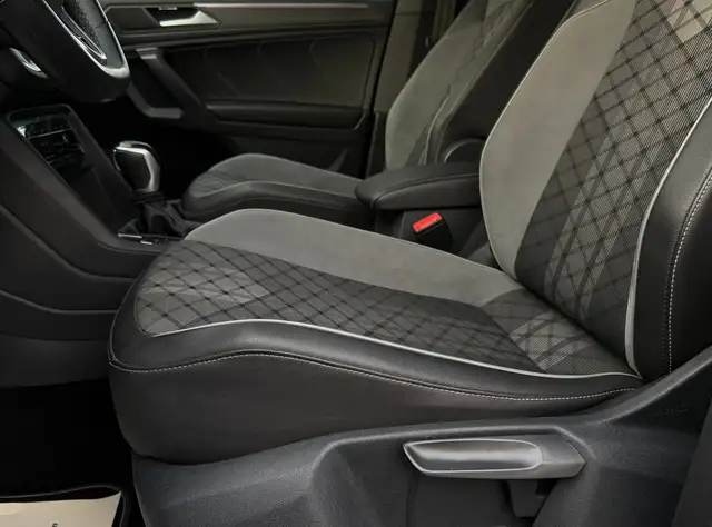 Volkswagen Tiguan Allspace view 6