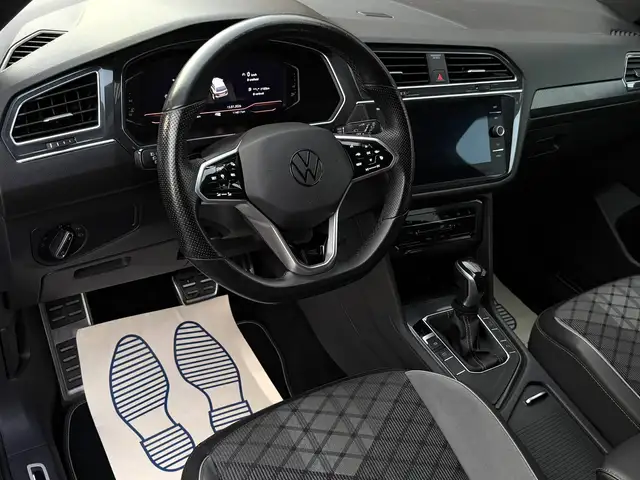 Volkswagen Tiguan Allspace view 5