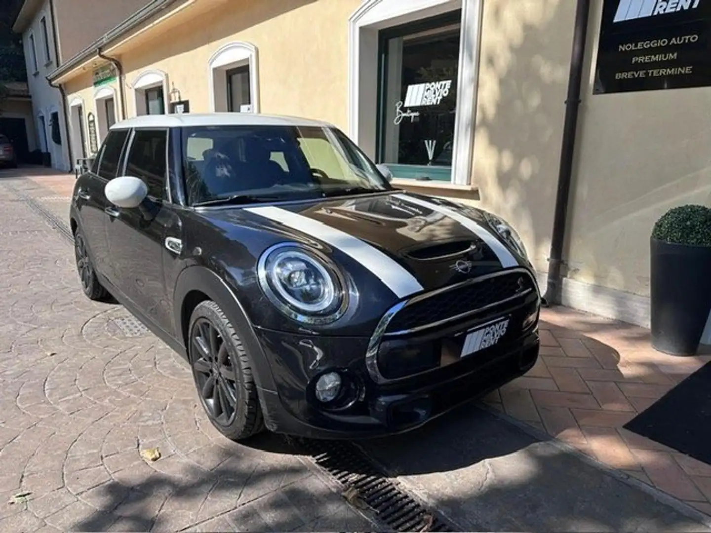 MINI Cooper SD Mini IV F55 2018 5p 5p 2.0 Hype auto Noir - 1