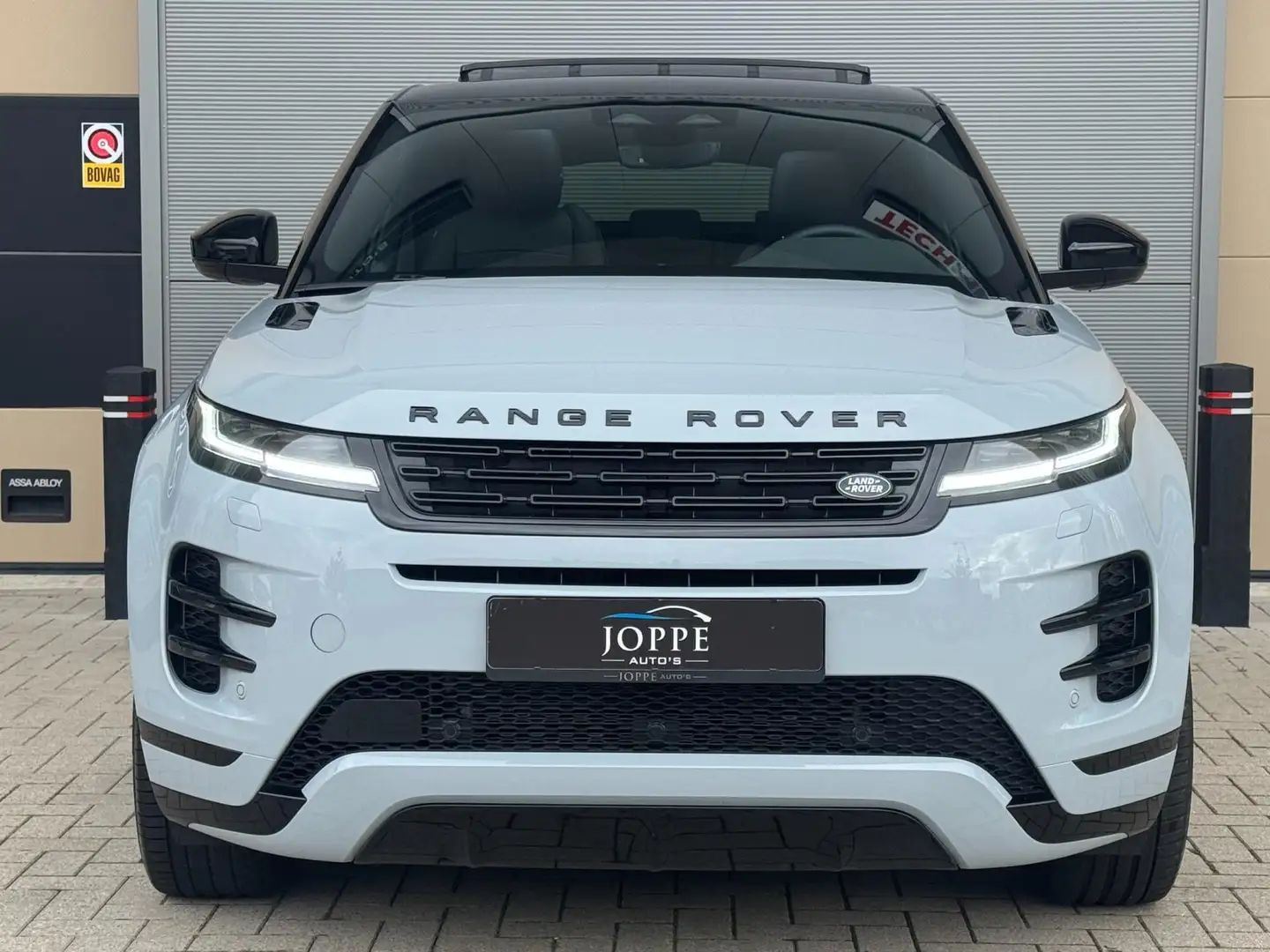 Land Rover Range Rover Evoque 1.5 P300e PHEV AWD Dynamic SE|Pano/Opendak|Trekhaa Grijs - 2