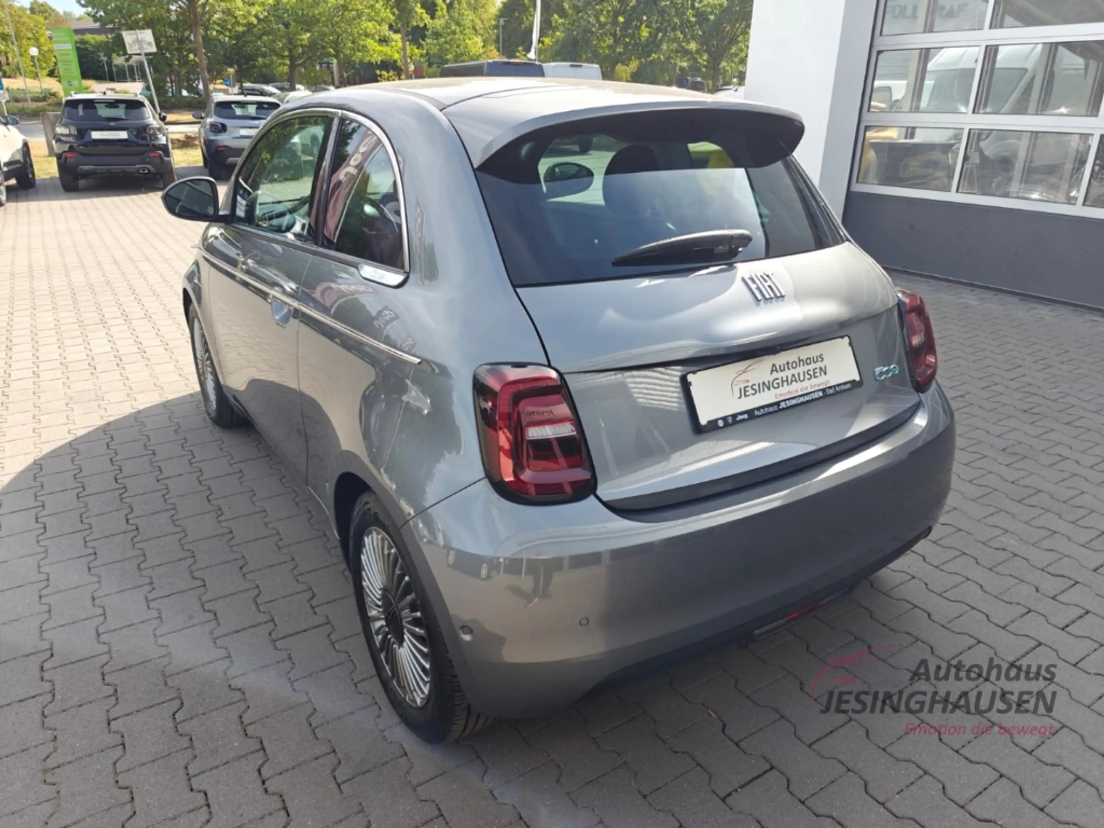 Fiat 500e Sitzh*Apple CarPlay/Android Auto*Komfort-Pak.*Klim — photo 9