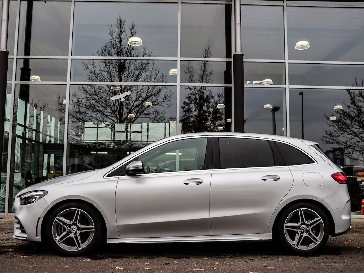 Mercedes-Benz B 220 4M AMG Premium/AHK/Tempomat/Kamera/LED Silber - 2
