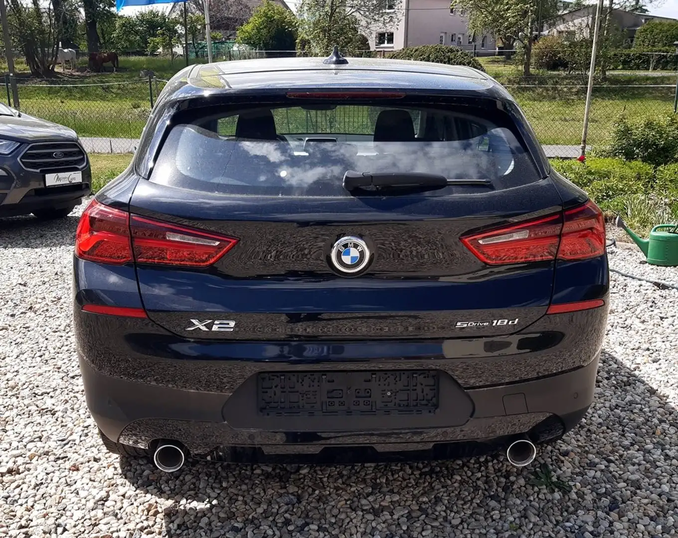 BMW X2 sDrive 18 d Advantage Schwarz - 2