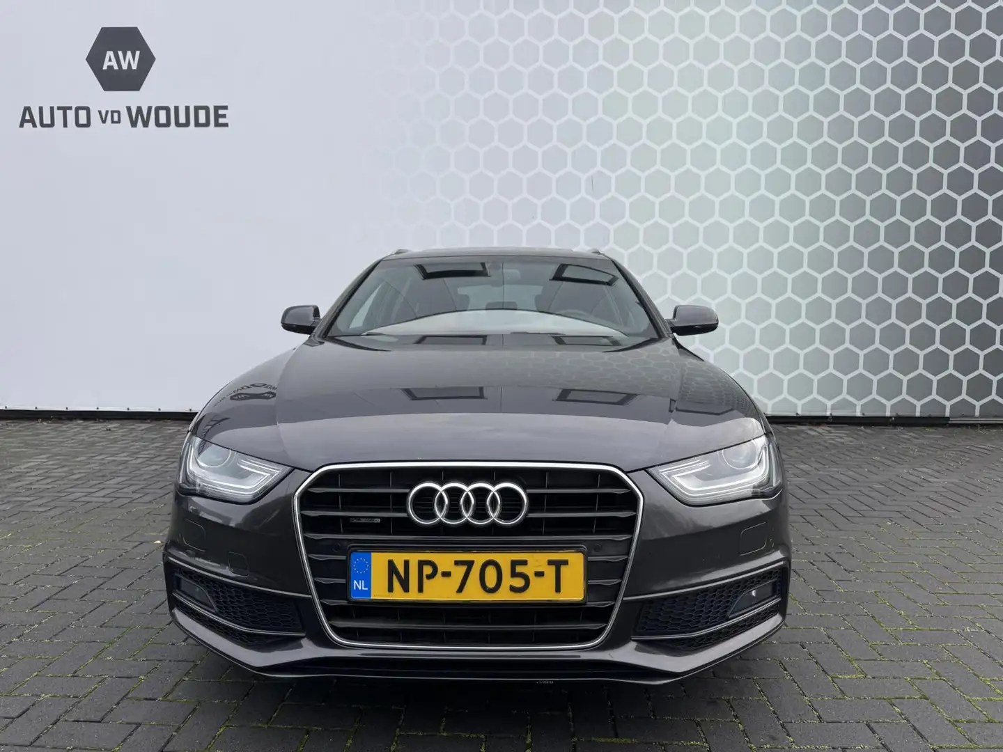 Audi A4 Avant 3.0 TDI quattro Panoramadak S-line Leer Xeno Grau - 2