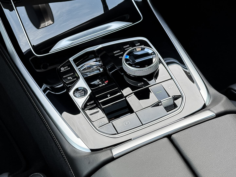 BMW X7 xDrive40d M Sportpaket * Sitzheizung vorne und hin — photo 11