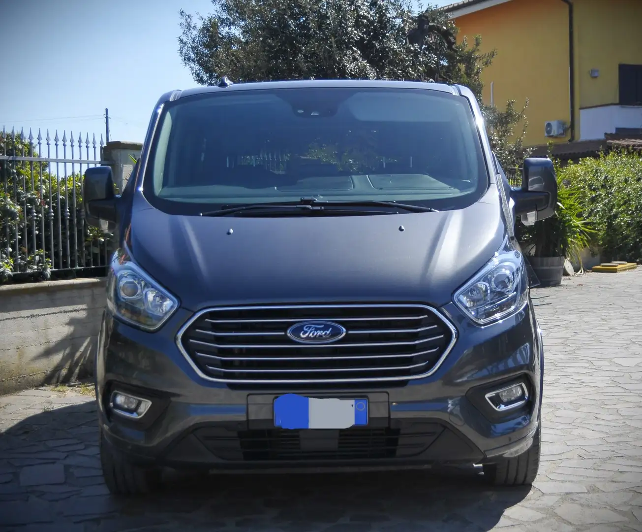 Ford Tourneo Custom 320 2.0 EcoBlue 185CV PC Titanium Grigio - 1