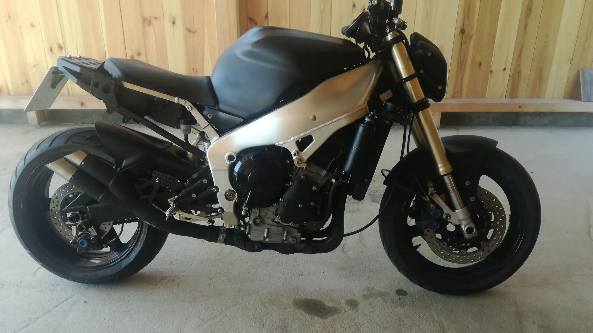 Yamaha YZF-R1 RN 04 Černá - 2