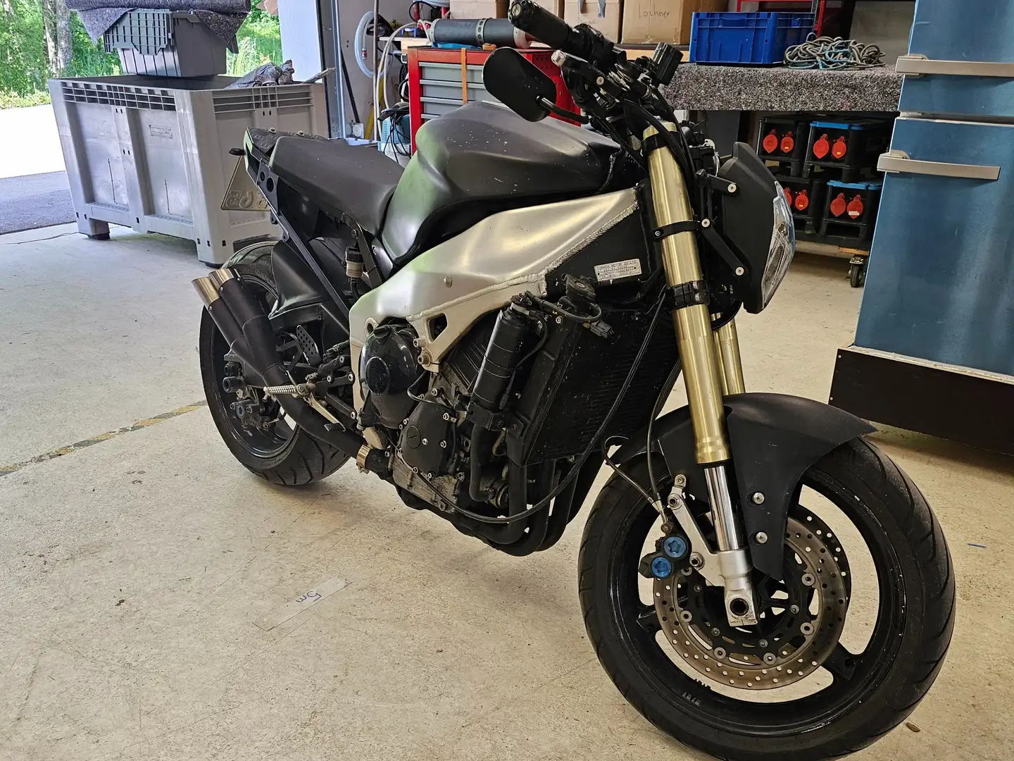 Yamaha YZF-R1 RN 04 Černá - 1