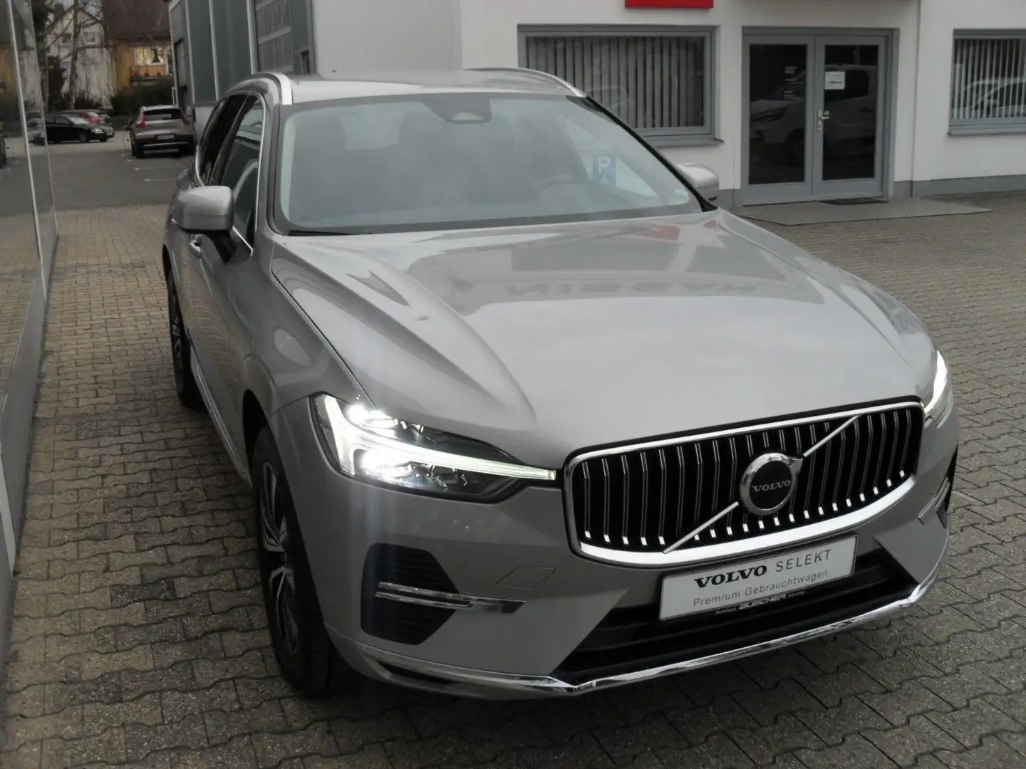 Volvo XC60 B4 Plus Bright AWD | AHK Silber - 2