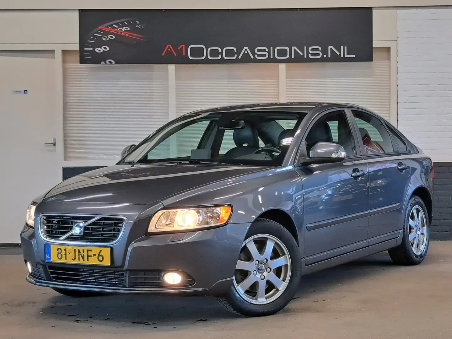 Volvo S40 2.4i Edition II + LEDER + NAVI !! Šedá - 2