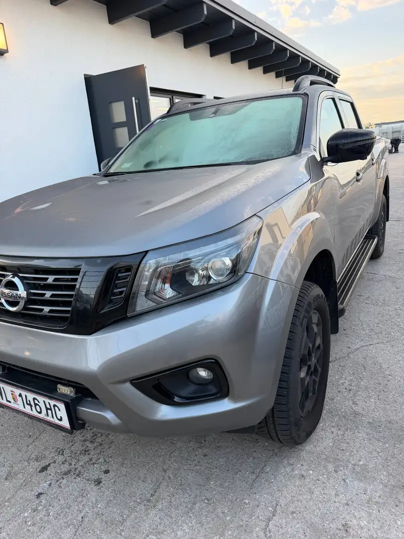 Nissan Navara Navara Double Cab 4x4 2,3 dCi N-Guard Aut. N-Guard Grau - 1