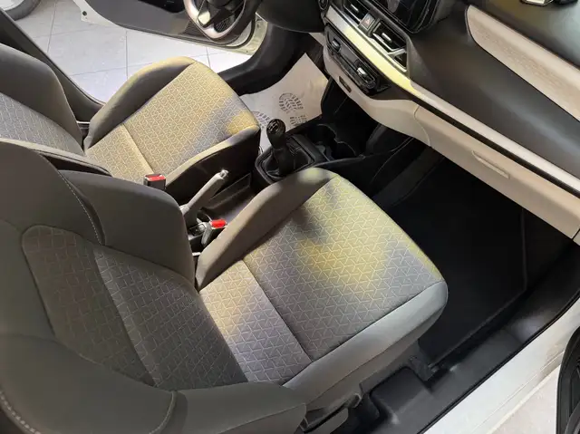 Suzuki Swift view 15