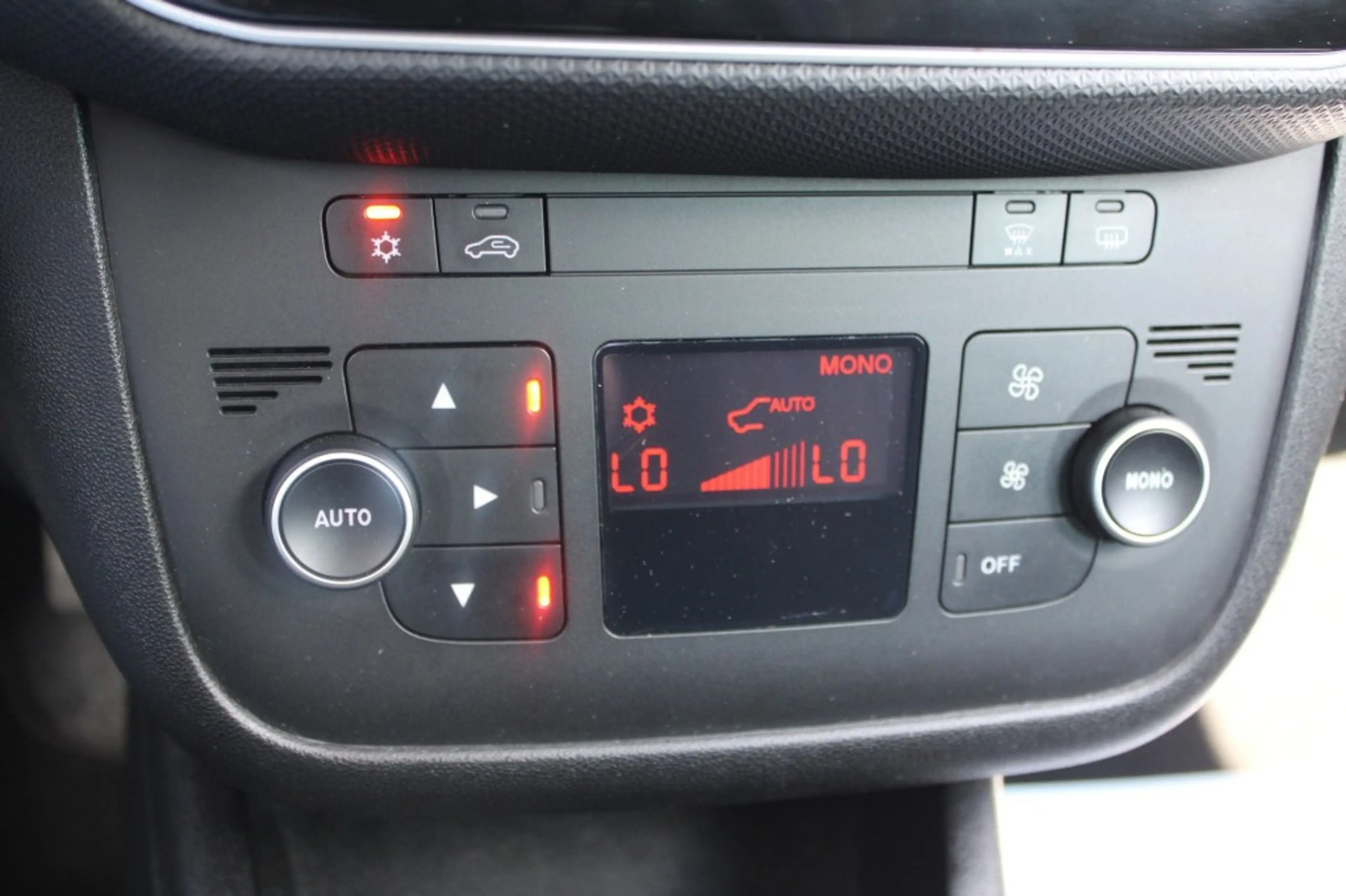 Fiat Punto Evo 0.9 TwinAir 101pk Sempre 5-drs ECC/Cruise/Navi/PDC — photo 8