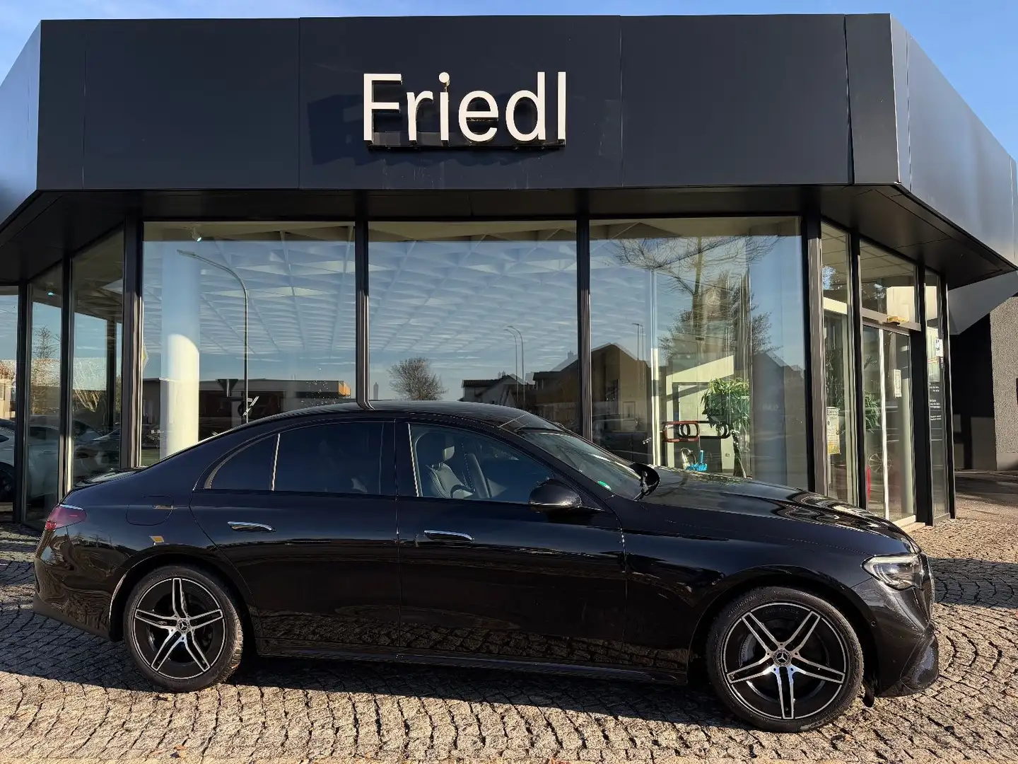 Mercedes-Benz E 200 AMG Night, Distronic, Kamera, Keyless Schwarz - 2