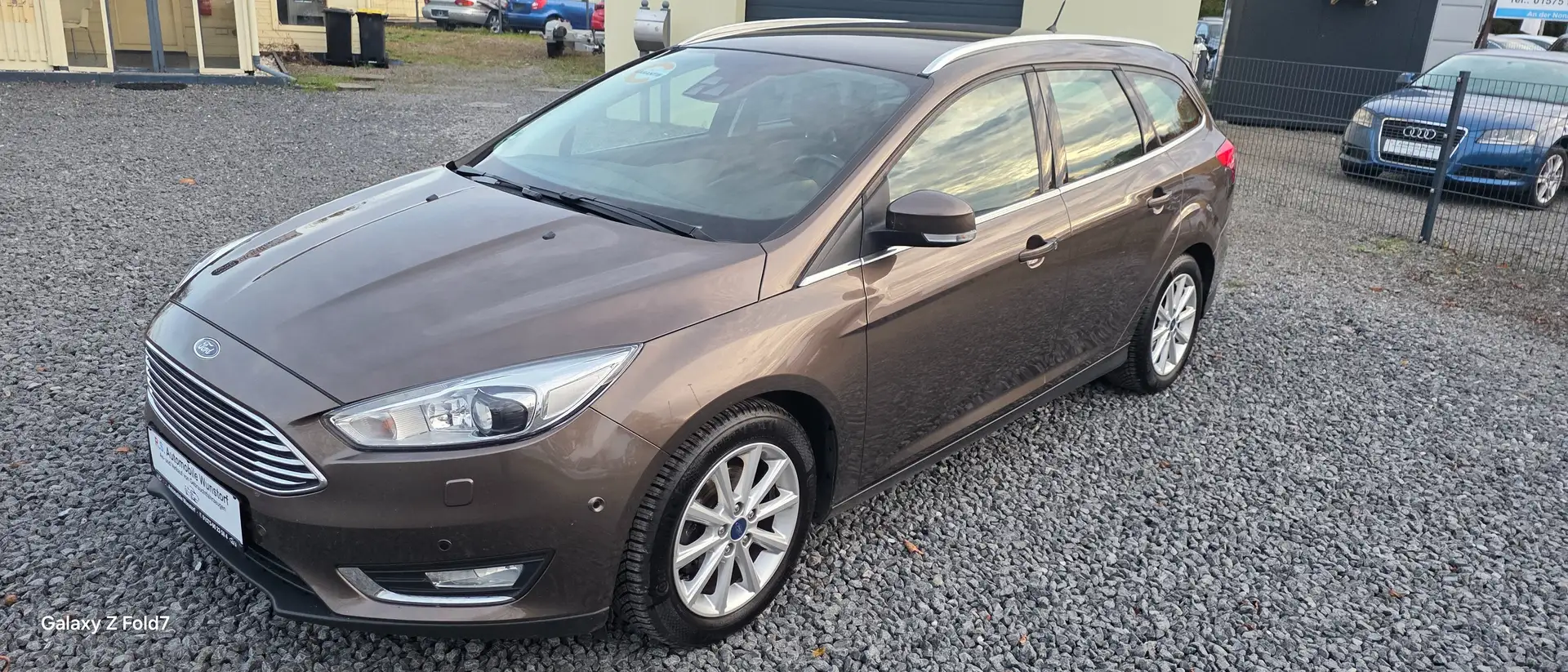 Ford Focus Titanium Braun - 1
