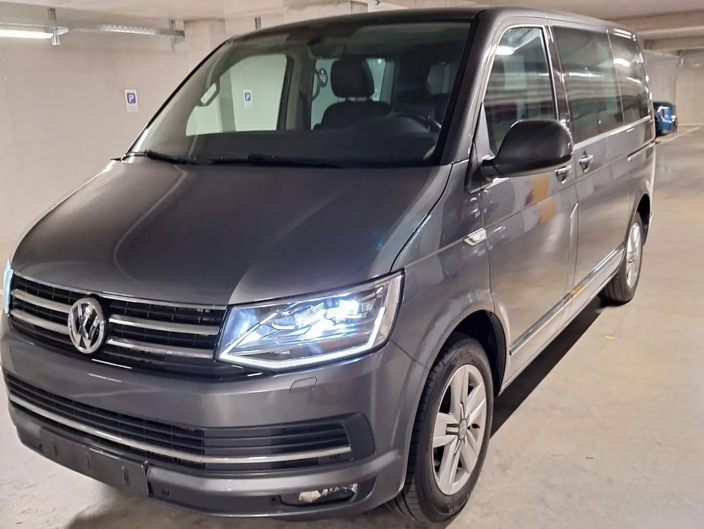 Volkswagen T6 Caravelle Highline Gris - 1
