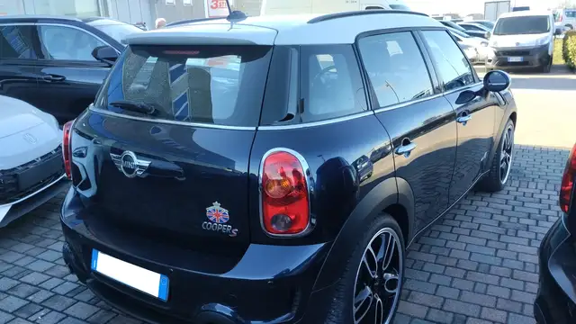 Mini Countryman view 4