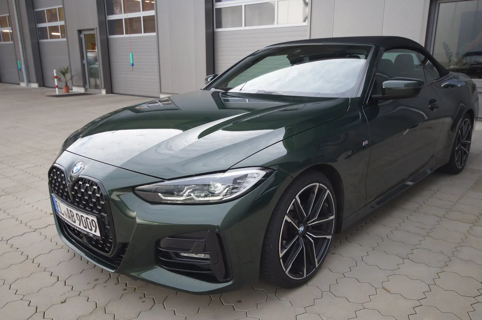 BMW 420 4er Cabrio 420i Cabrio M Sport Grün - 1