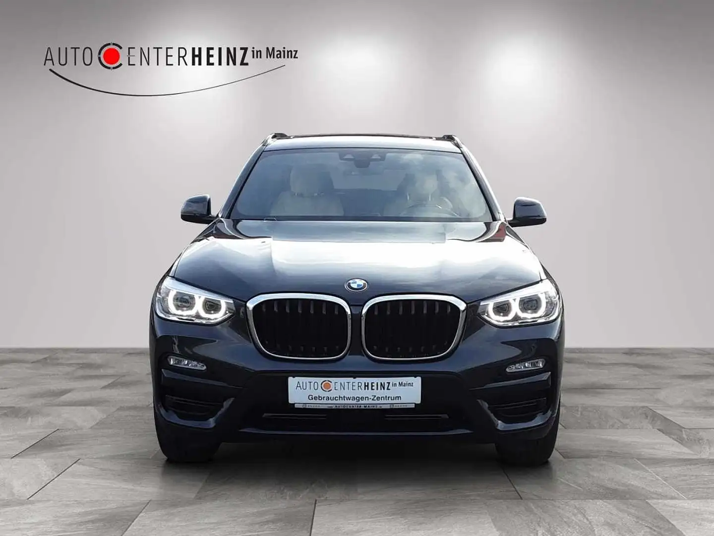 BMW X3 xDrive 20 d Advantage Grijs - 2