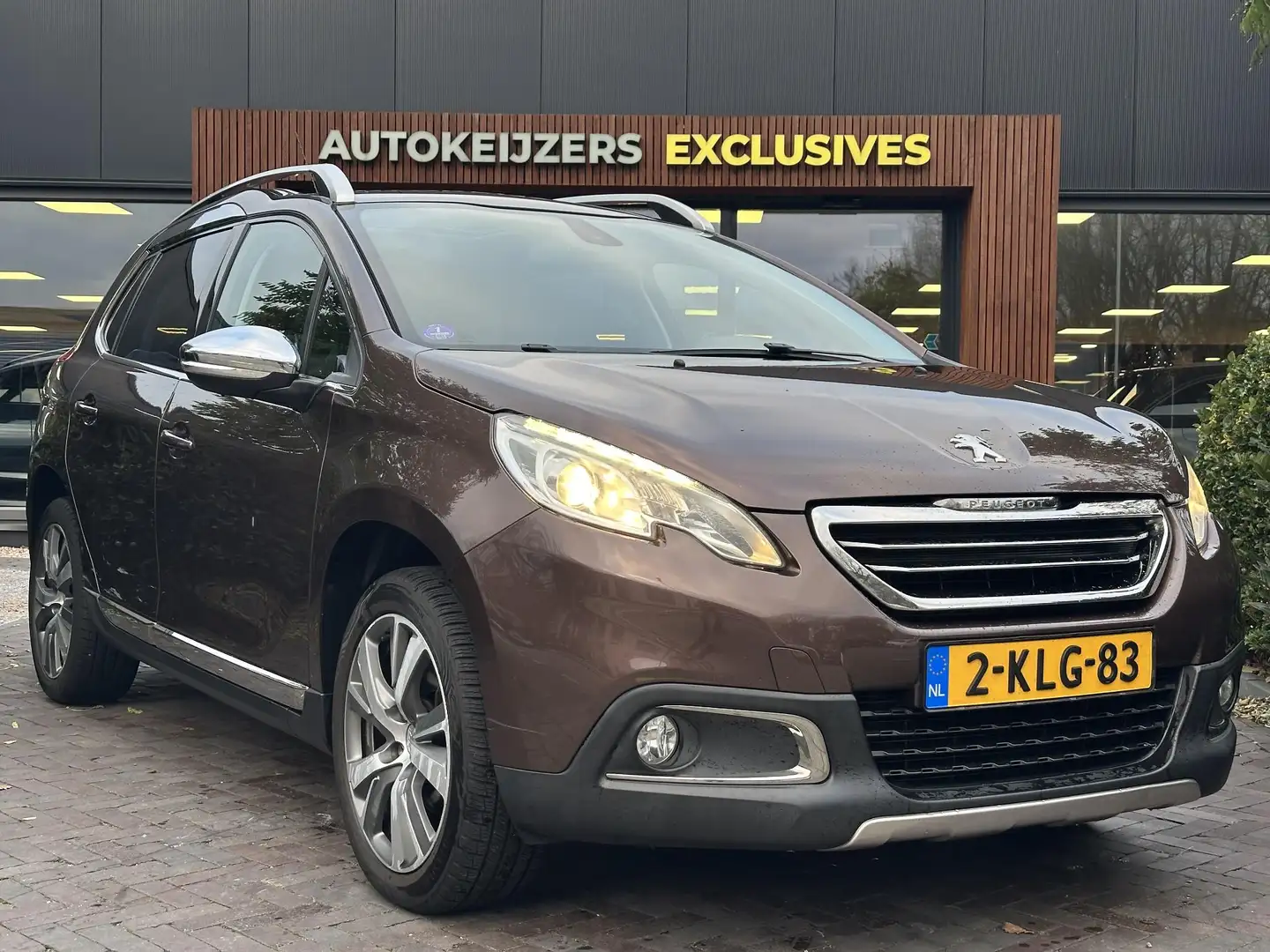 Peugeot 2008 1.6 VTi Féline Bruin - 1